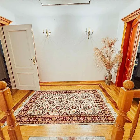 Baroque Alpine Retreat At The Historic Premetovc Apartman Skofja Loka