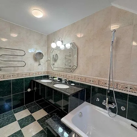 Appartamento Baroque Alpine Retreat At The Historic Premetovc *