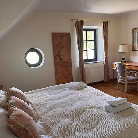 Appartamento Baroque Alpine Retreat At The Historic Premetovc