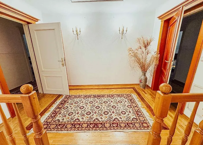 Baroque Alpine Retreat At The Historic Premetovc Appartamento Škofja Loka